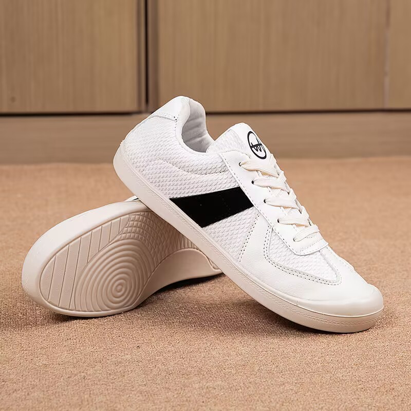 Outdoor Sports Shoes - 女性のスポーツシューズ高級カジュアルテニスアウトドアウォーキングランニングファッションフラットホワイトメッシュ快適なスニーカーシューズ女性用