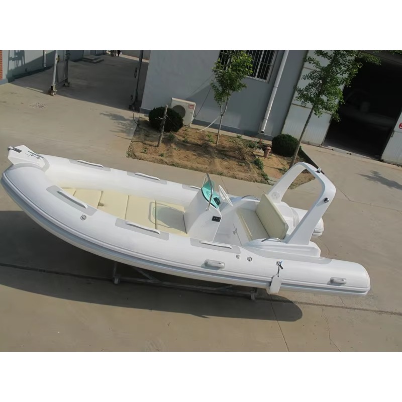 RIB520C 6人乗りセンターコンソール式インフレータブル - Outdoor Sports Center のレビューと価格